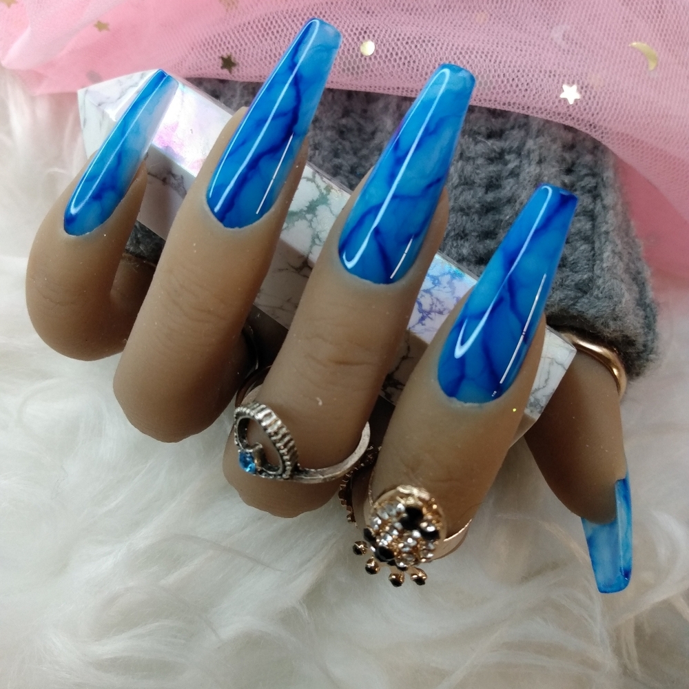 Press on nails (long coffin)
